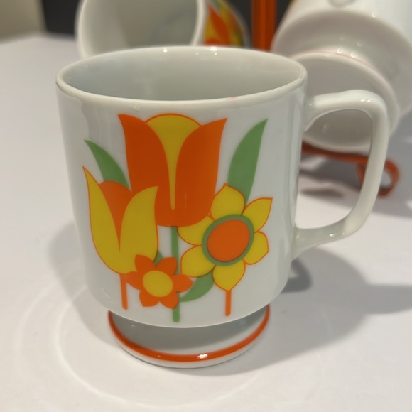 Vintage Mug Set with Metal Orange Stand - Picture 3 of 6